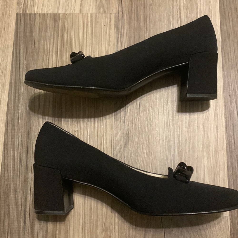 Prada Round Toe Pump